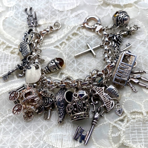 Vintage sterling silver, chunky and heavy charm bracelet 8 inches in length π - Picture 10 of 10